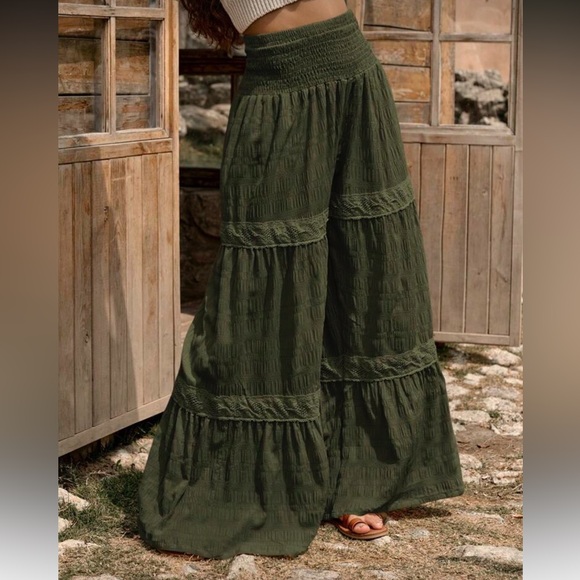 Elegant Green Textured  Maxi Skirt with Lace Trim - Picture 1 of 6